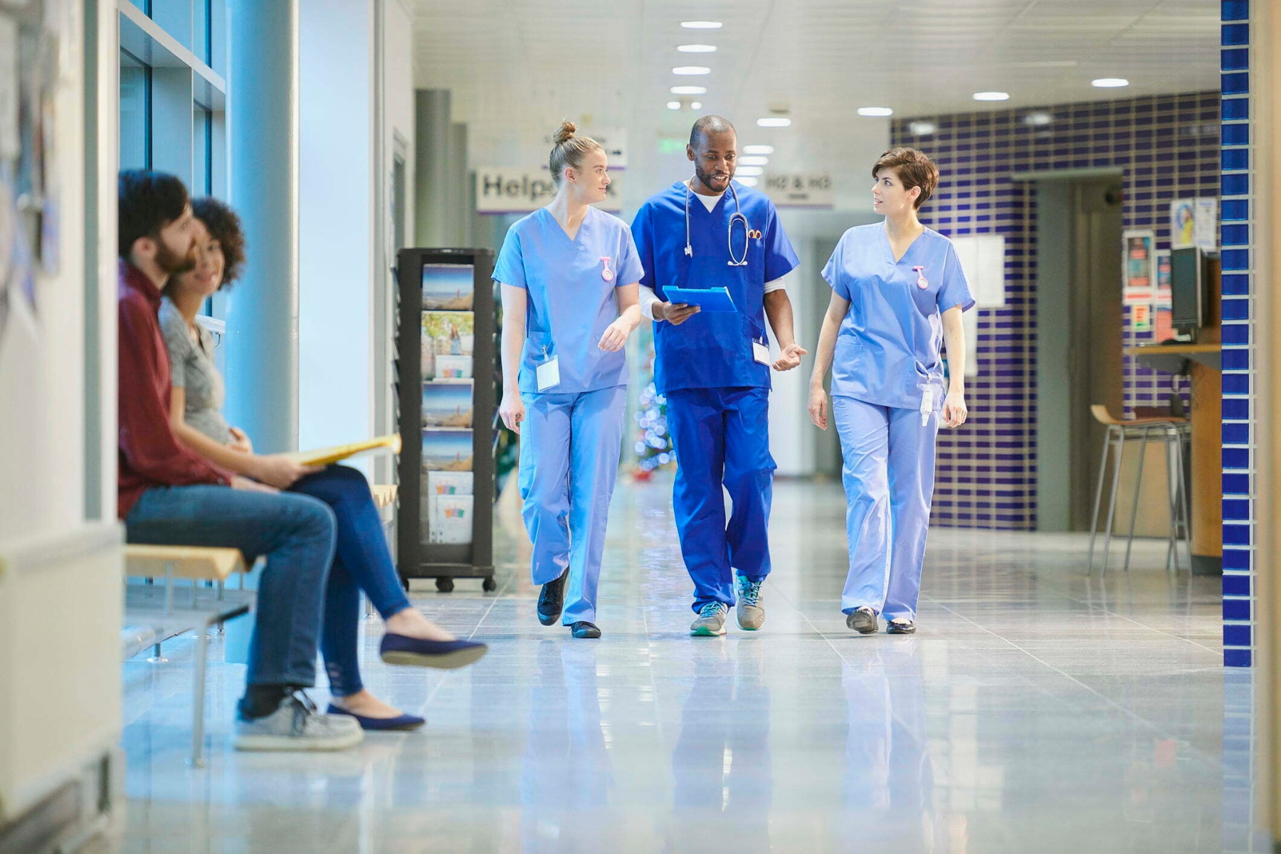 NHS: Τα προβλήματα του NHS αφήνουν τους νέους γιατρούς χωρίς δουλειά