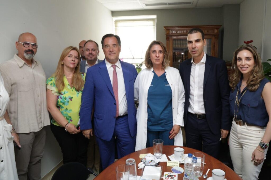 Επίσκεψη του Άδωνι Γεωργιάδη και του Μάριου Θεμιστοκλέους στη Σύρο