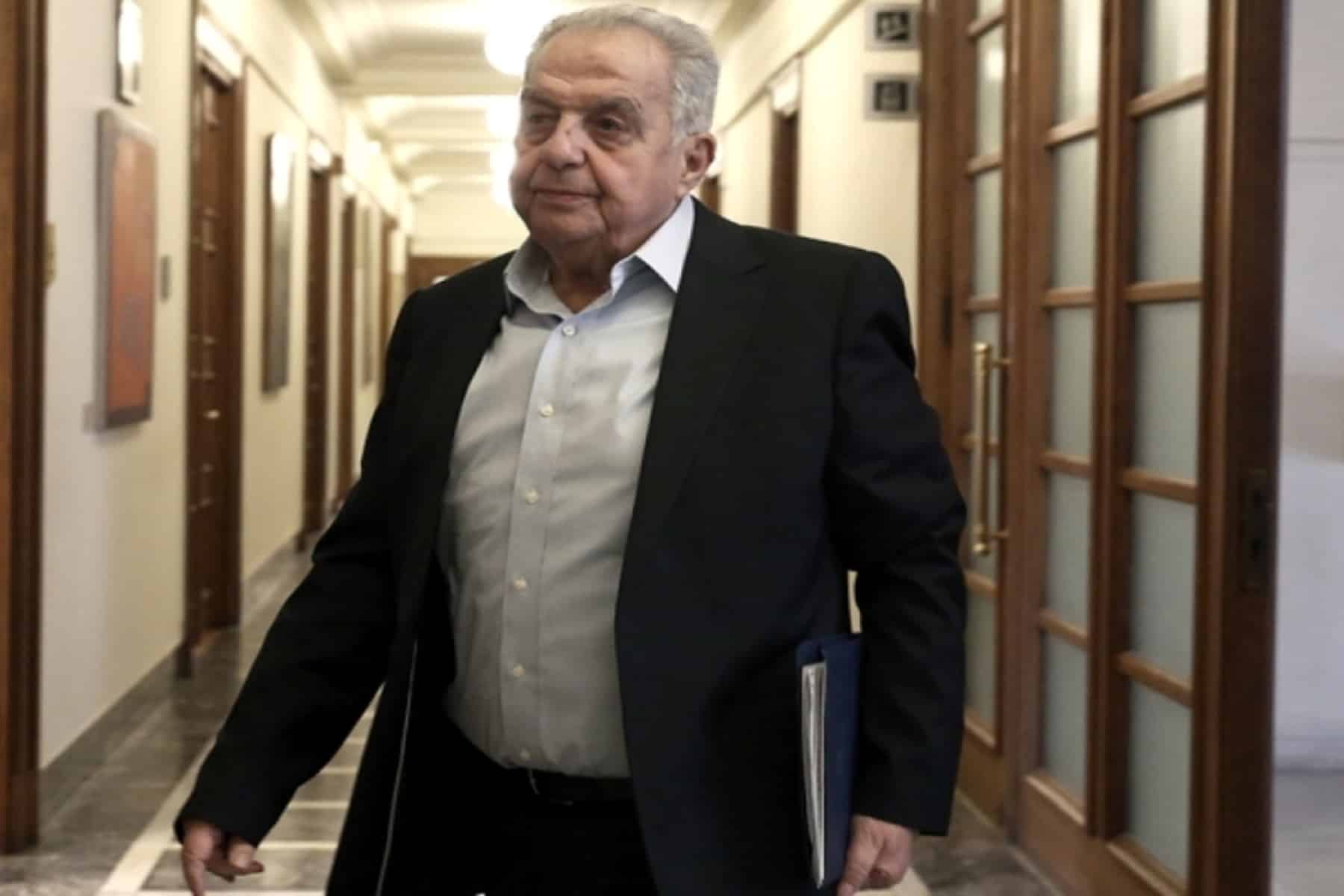 Φλαμπουράρης: Νοσηλεύεται με έμφραγμα ο 85χρονος πολιτικός
