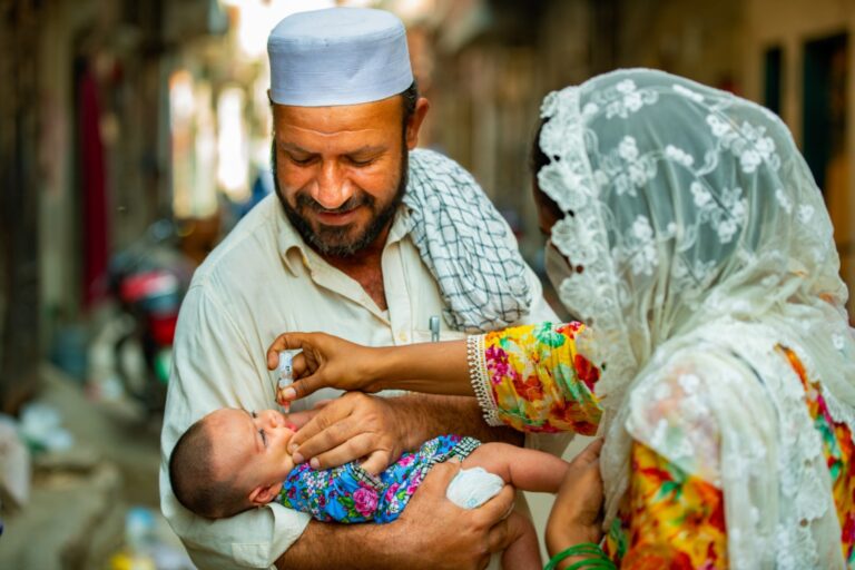 Μαζικός εμβολιασμός στο Πακιστάν με στόχο την προστασία πάνω από 50 εκατ. παιδιών