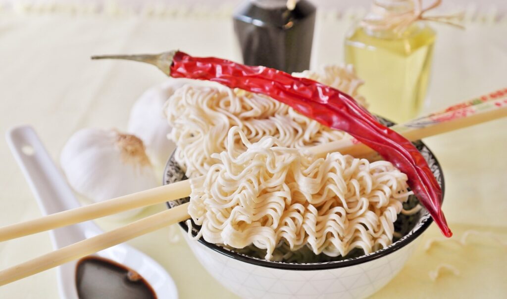Instant noodles: Συνδέεται η κατανάλωσή τους με σοβαρές ασθένειες;