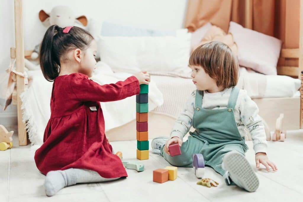Παιδιά και Μίμηση: Τι πρέπει να γνωρίζετε