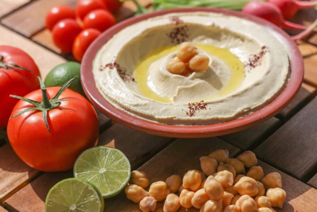 Πώς να φτιάξετε σπιτικό χούμους για μεσογειακά πιάτα;