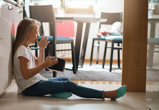 650x450 Binge Eating