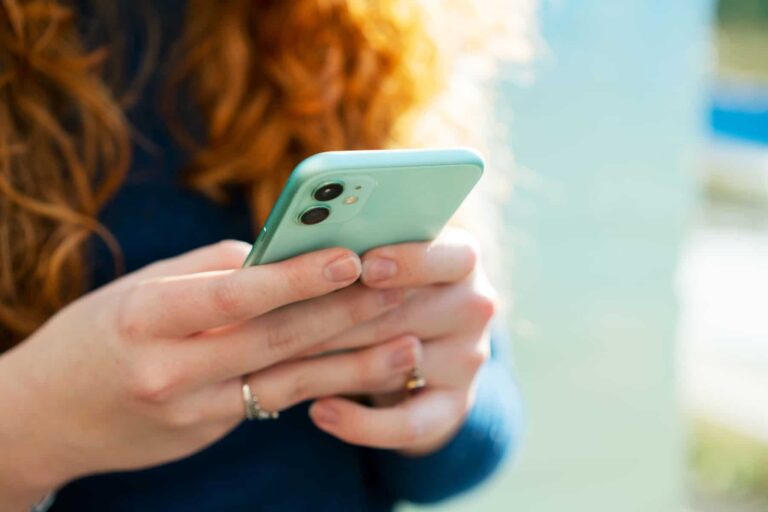 Social media και εγκέφαλος: Πώς η προβληματική χρήση απορρυθμίζει τα συναισθήματά μας