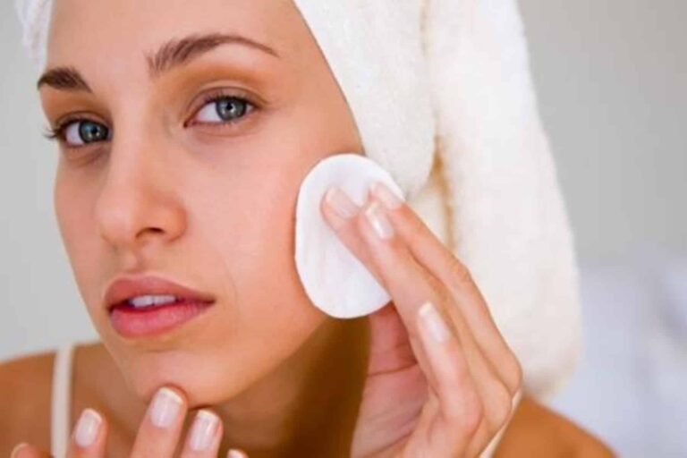 Double cleansing: Το βήμα που μπορεί να μεταμορφώσει την επιδερμίδα σου