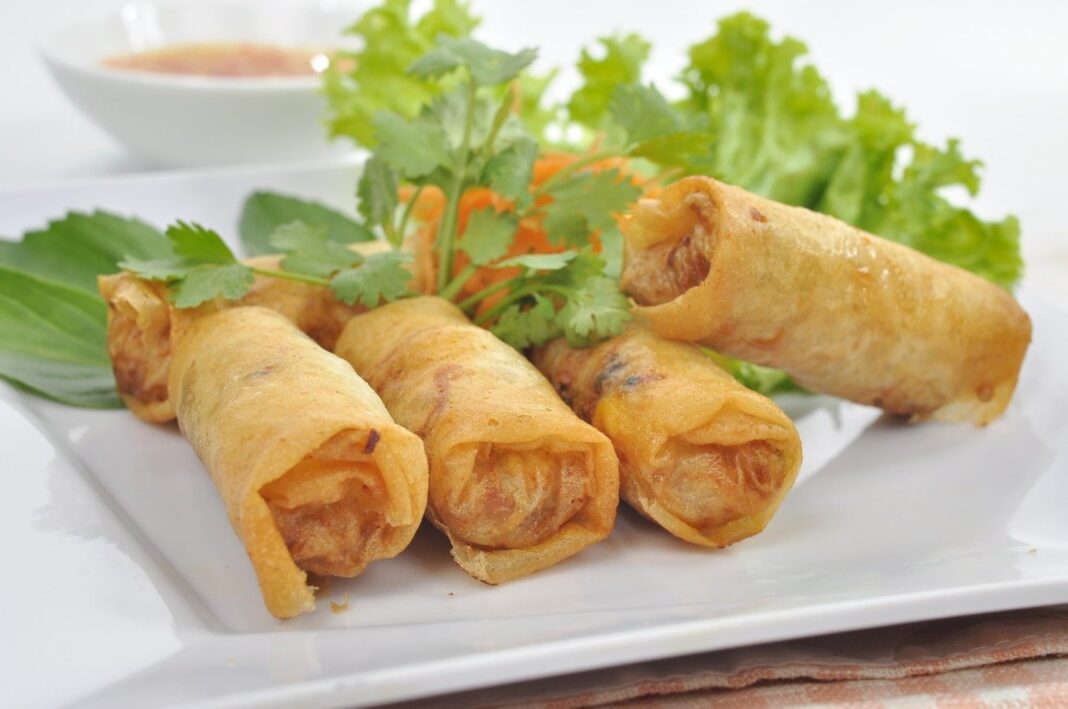 Μίνι Spring Rolls με Κοτόπουλο: Μια Νόστιμη και Εύκολη Συνταγή