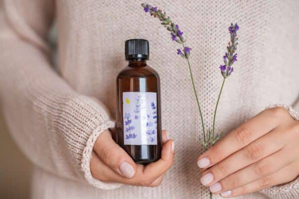 lavender essential oil for skin 5197989 10 45092440f1d94f5cb6ff66ea869cfd13 e1678099045981