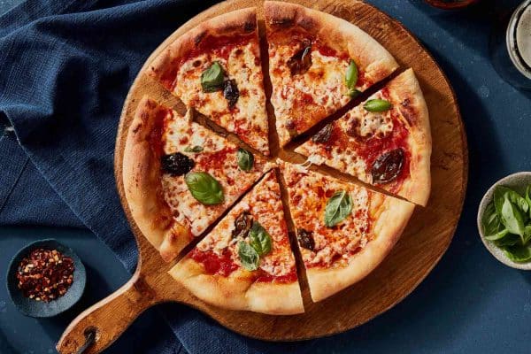 mozzarella pizza margherita FT RECIPE0621 11fa41ceb1a5465d9036a23da87dd3d4 e1676903471239