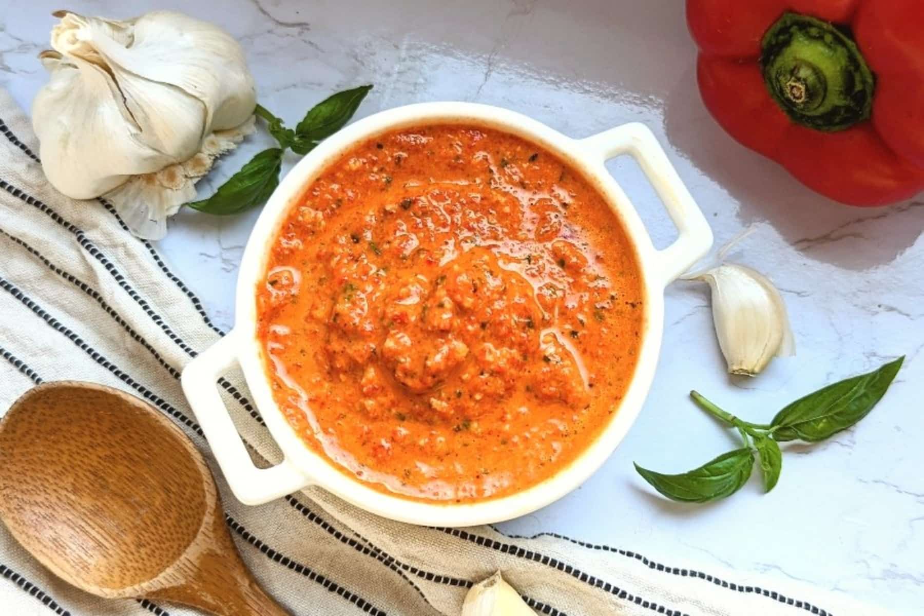Πέστο κόκκινης πιπεριάς: Δείτε το πέστο αλλιώς