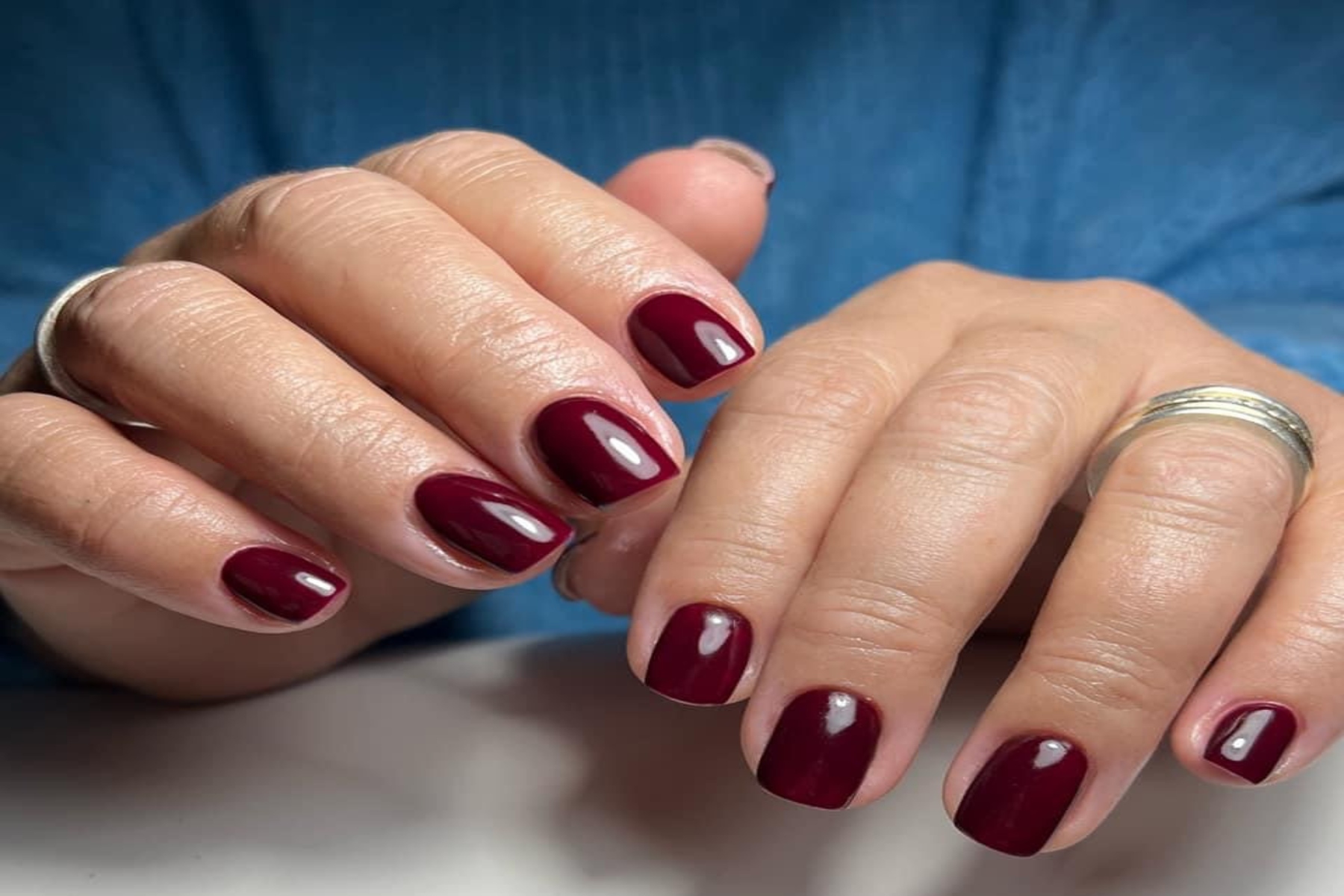 Berry red: Το απόλυτο μανικιούρ για την άνοιξη