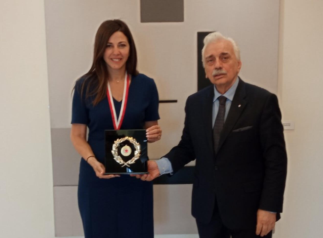 Συνάντηση του  προέδρου  του Ελληνικού Ερυθρού Σταυρού με την Υπουργό Παιδείας