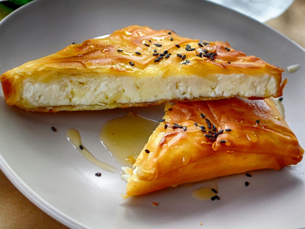 Συνταγή για τρίγωνα με φέτα και μέλι