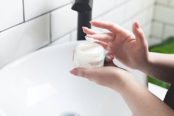poko skincare eHE5l7cJVRY unsplash e1665745827167