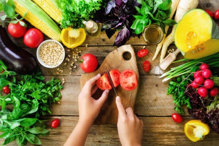 Vegan Wave: Πώς οι φυτικές δίαιτες αναδιαμορφώνουν τη βιομηχανία