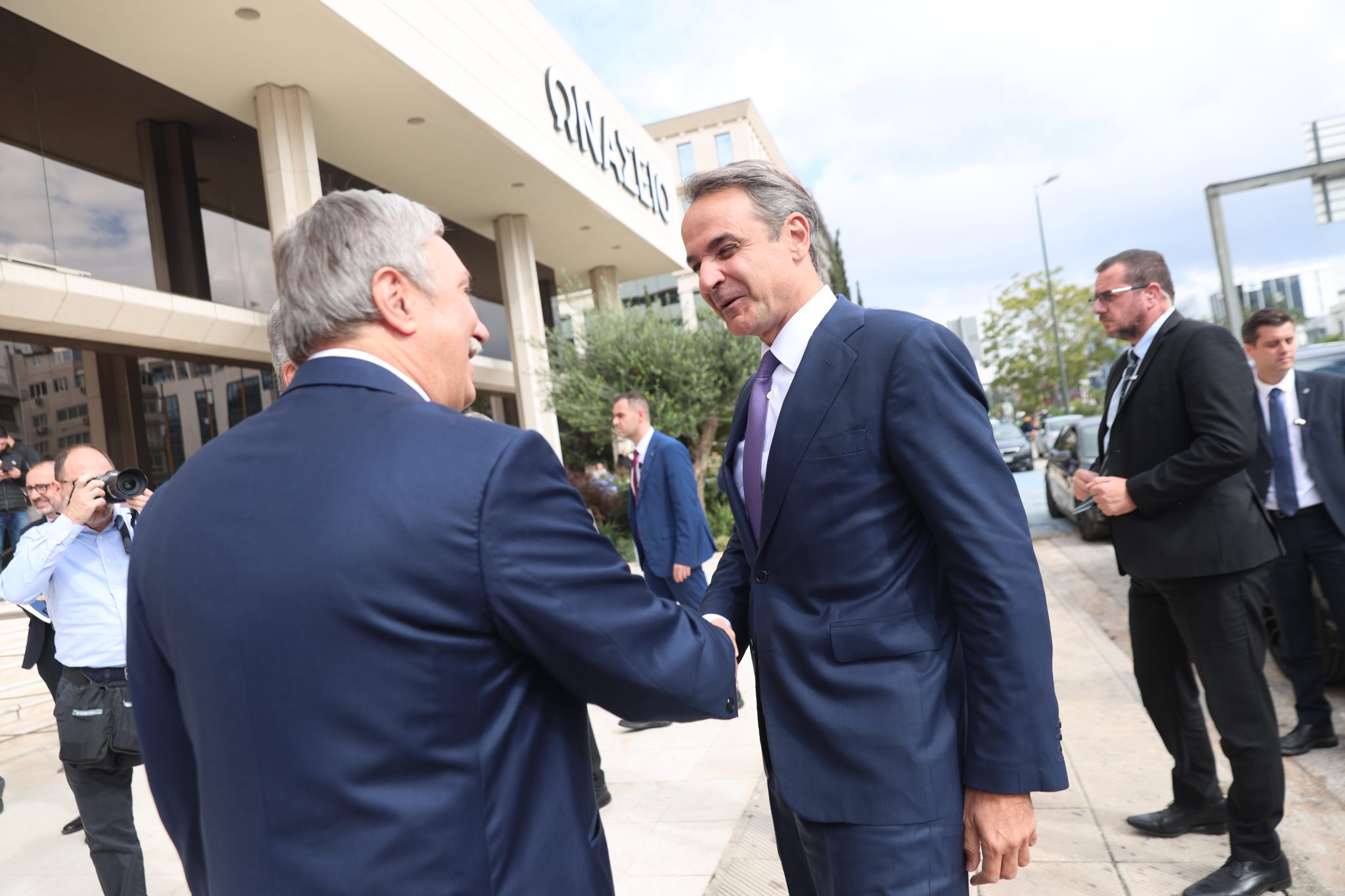 6698117 1 2048x1365 1