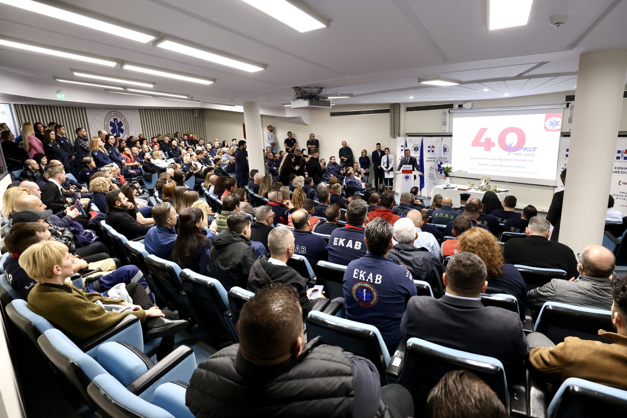Νέα «ανάσα» στο ΕΚΑΒ – Ορκίστηκαν 158 διασώστες και πληρώματα ασθενοφόρων