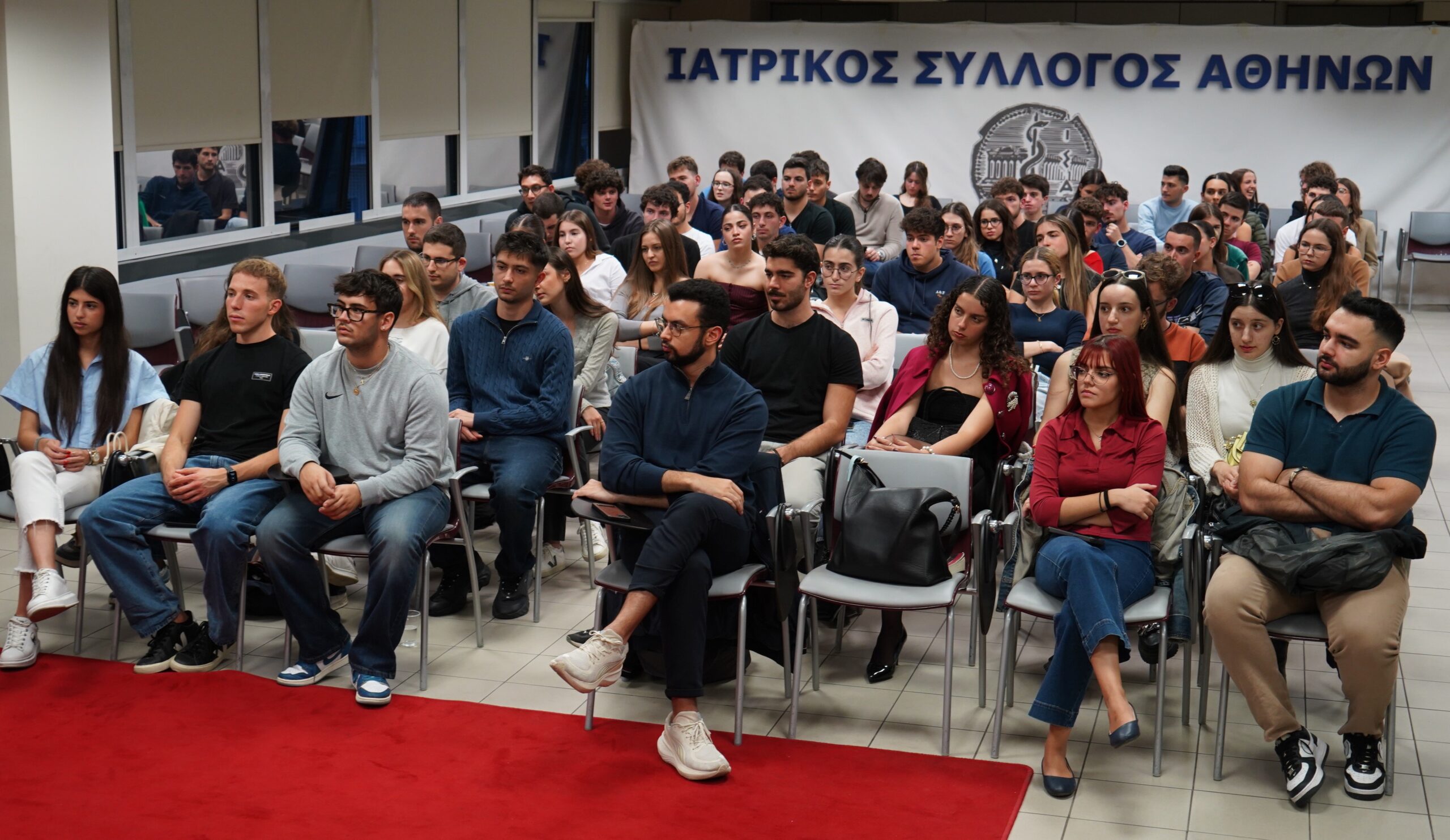 Η Ελλάδα χρειάζεται τα μυαλά και την ψυχή της νέας γενιάς των γιατρών της-Συγκέντρωση φοιτητών της Ιατρικής Σχολής Αθηνών