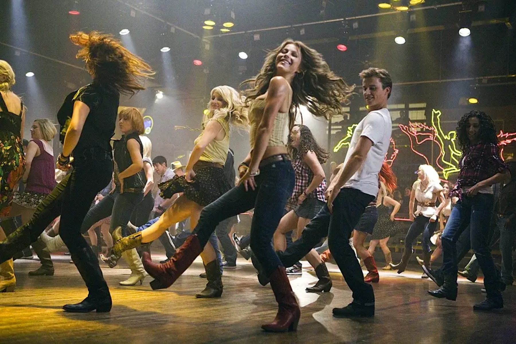 Line dancing: Ο χορός που γυμνάζει σώμα, νου και ψυχή