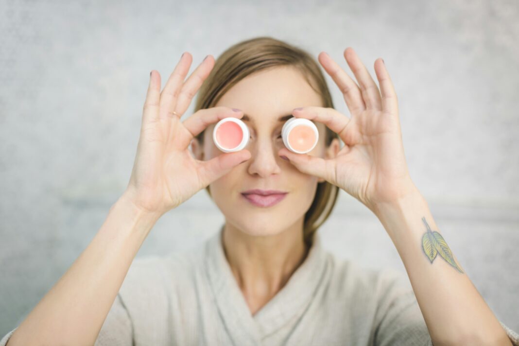 Πολυχρηστικά καλλυντικά: πολλαπλά οφέλη σε ένα προϊόν;