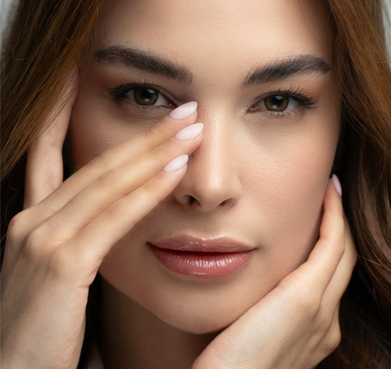 Dewy Minimal Make Up: Η απόλυτη τάση για φυσική λάμψη