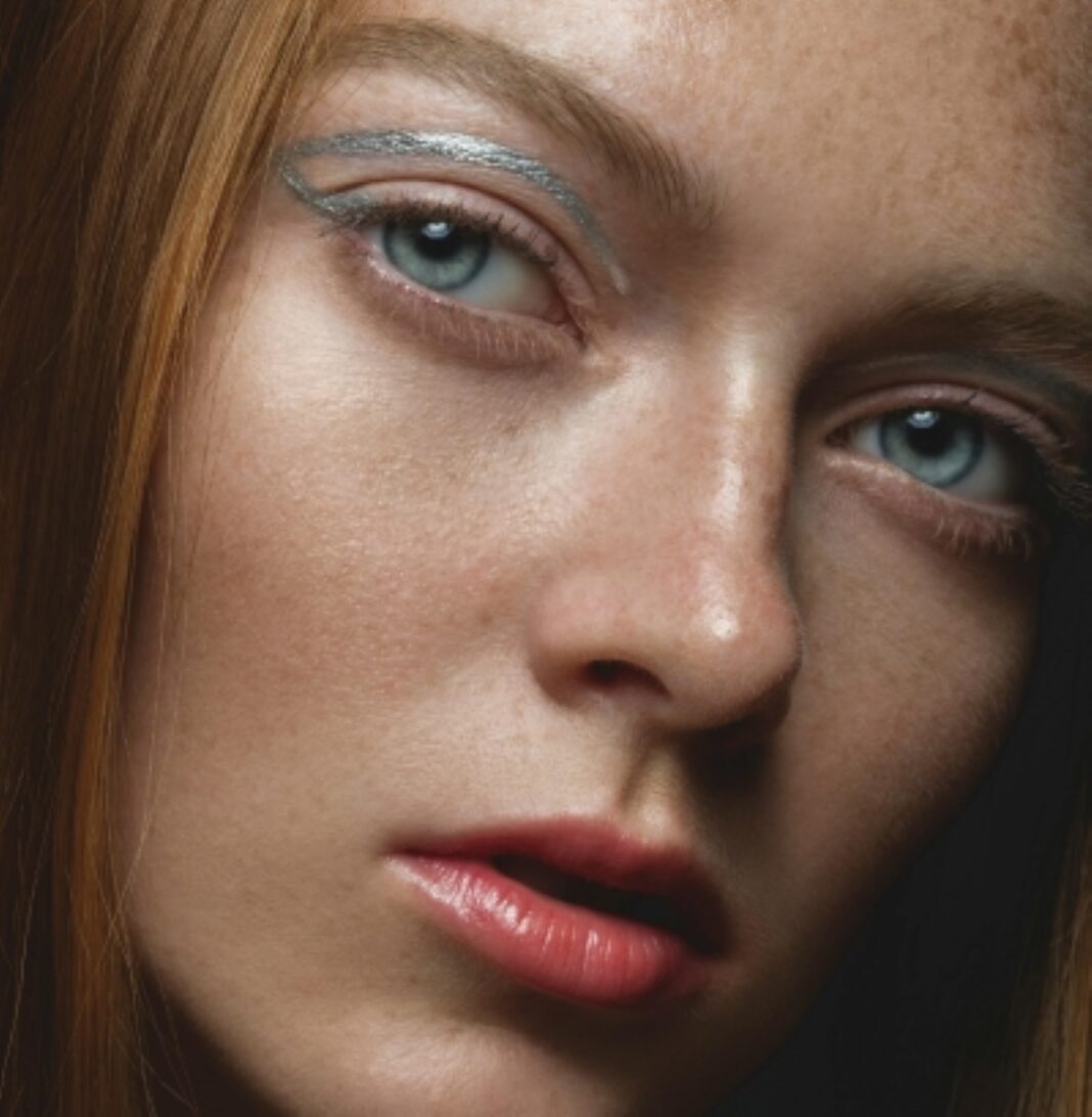 Eyeliner: Η Άνοδος του Γραφικού και Δημιουργικού Eyeliner στον Κόσμο της Ομορφιάς