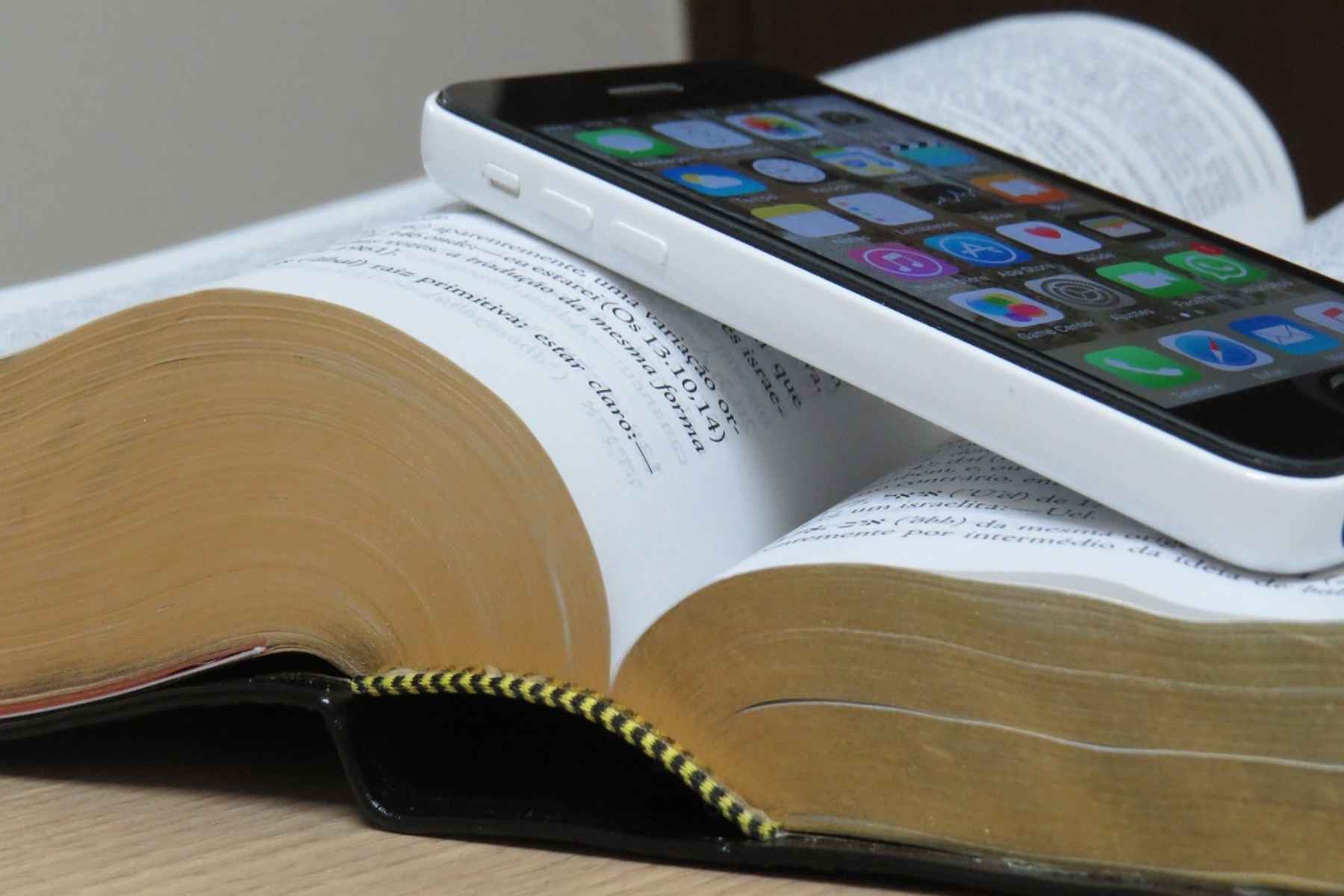 Επιτρέπουμε σε παιδιά τη χρήση smartphones; Ο μεγάλος κίνδυνος που πιθανότατα τα εκθέτουμε
