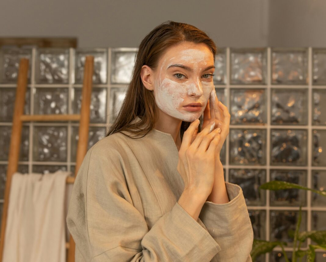 Double Cleansing: Τι Είναι και Γιατί Αξίζει να το Δοκιμάσεις