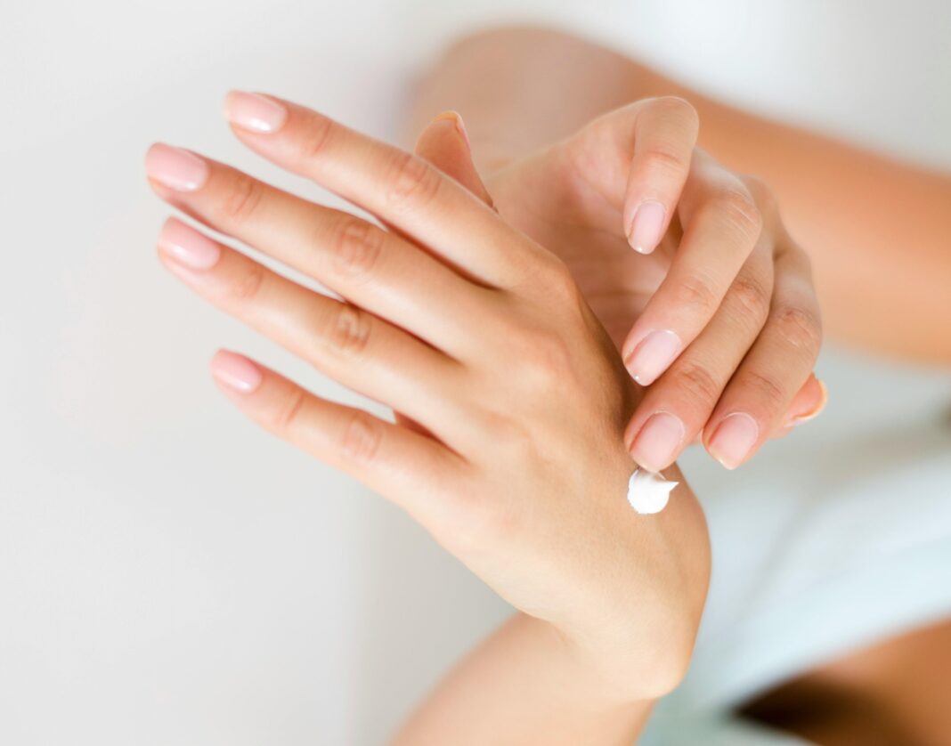 Milky Nude Nails: Η Απόλυτη Τάση στη Φυσική Κομψότητα