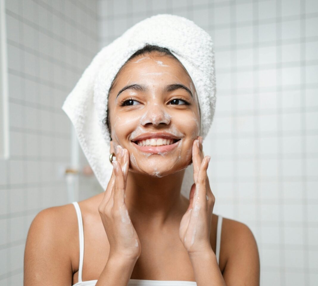 Skin Streaming: Η νέα φιλοσοφία minimal skincare που αλλάζει τη ρουτίνα ομορφιάς