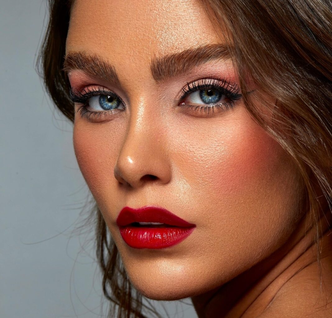 Bold Lips: Η Δυναμική Επιστροφή των Έντονων Χειλιών