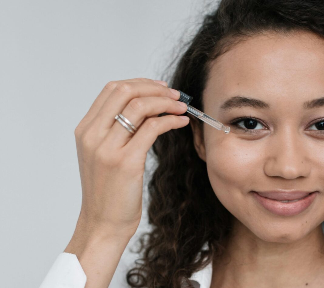 Science-Based Skincare: Η Επιστήμη Πίσω από την Υγιή Επιδερμίδα