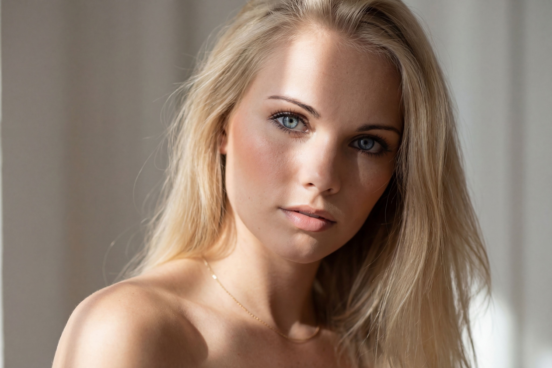 Soft Feminine Makeup Trends: Φυσική ομορφιά και διαχρονική κομψότητα
